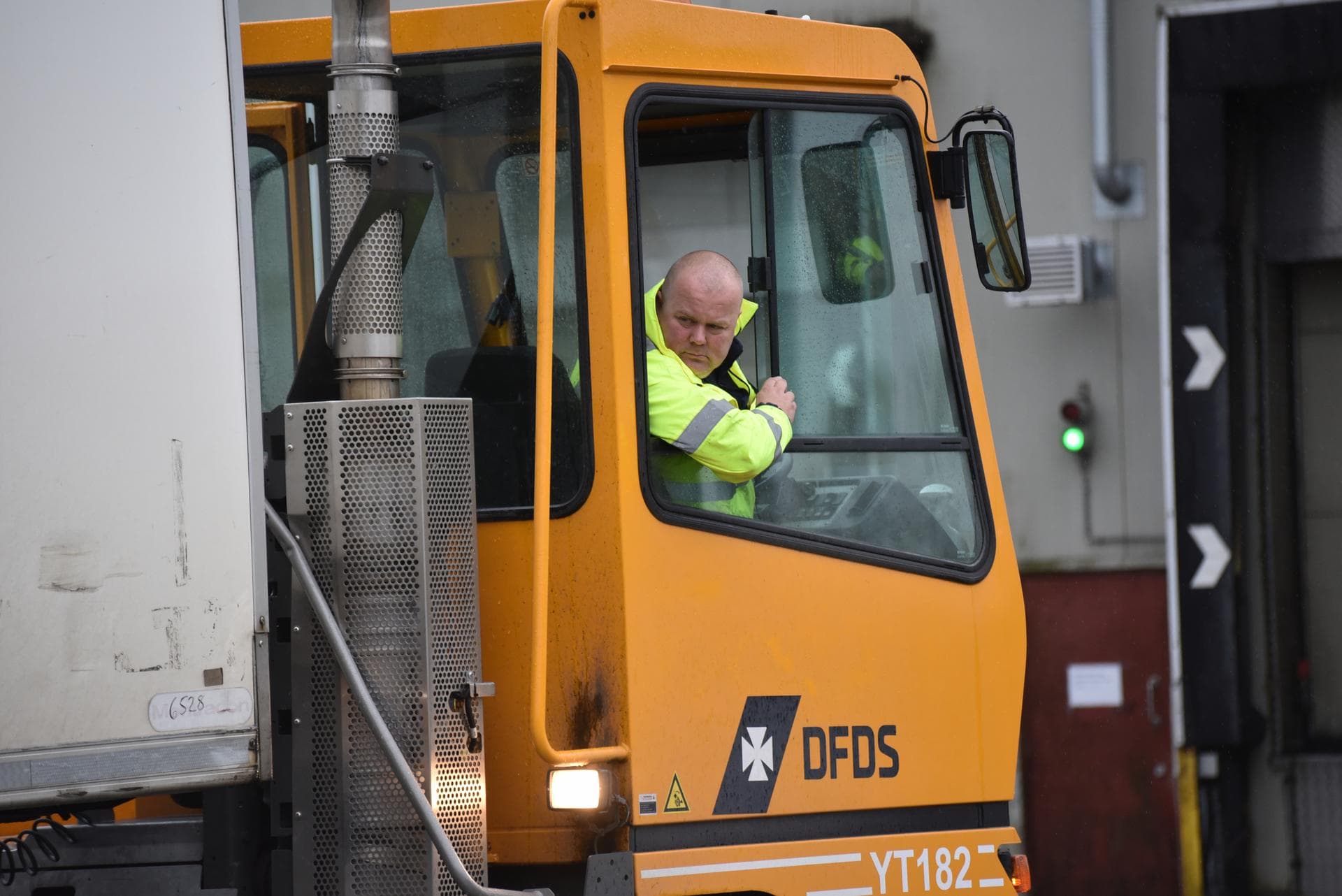 DFDS truck driver cross-docking