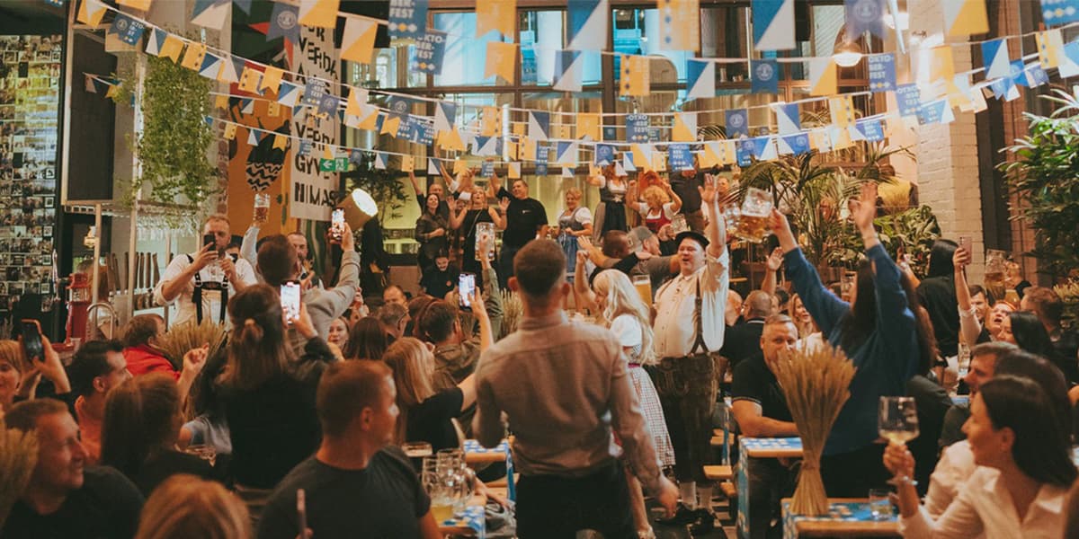 Your Essential Guide to Oktoberfest Intro