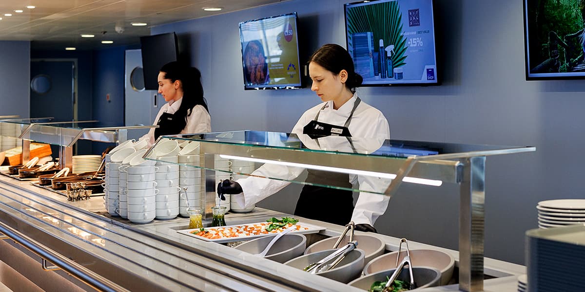 7 Seas buffet food Baltics