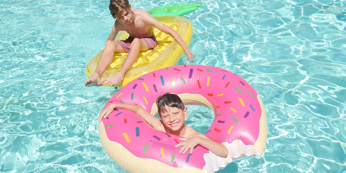 Generic-Kids in pool 1