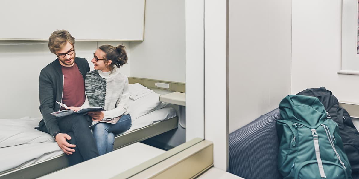 Una pareja en la cabina estándar